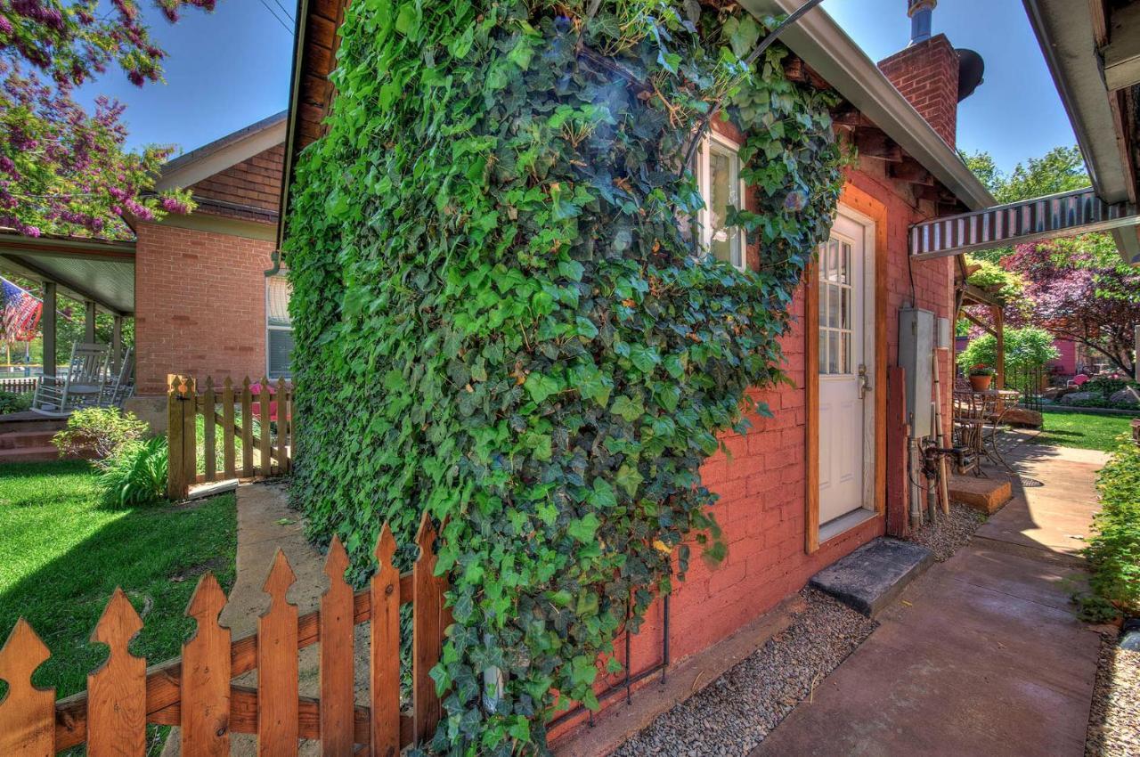 Cali Cochitta Vacation Rentals Moab Exterior photo