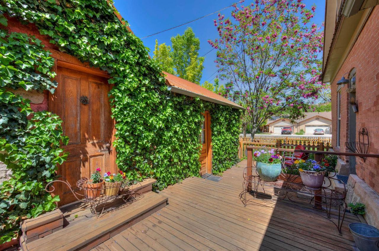 Cali Cochitta Vacation Rentals Moab Exterior photo